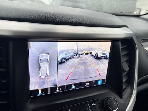 Used 2022 GMC Acadia SLT w/ Technology Package image 16