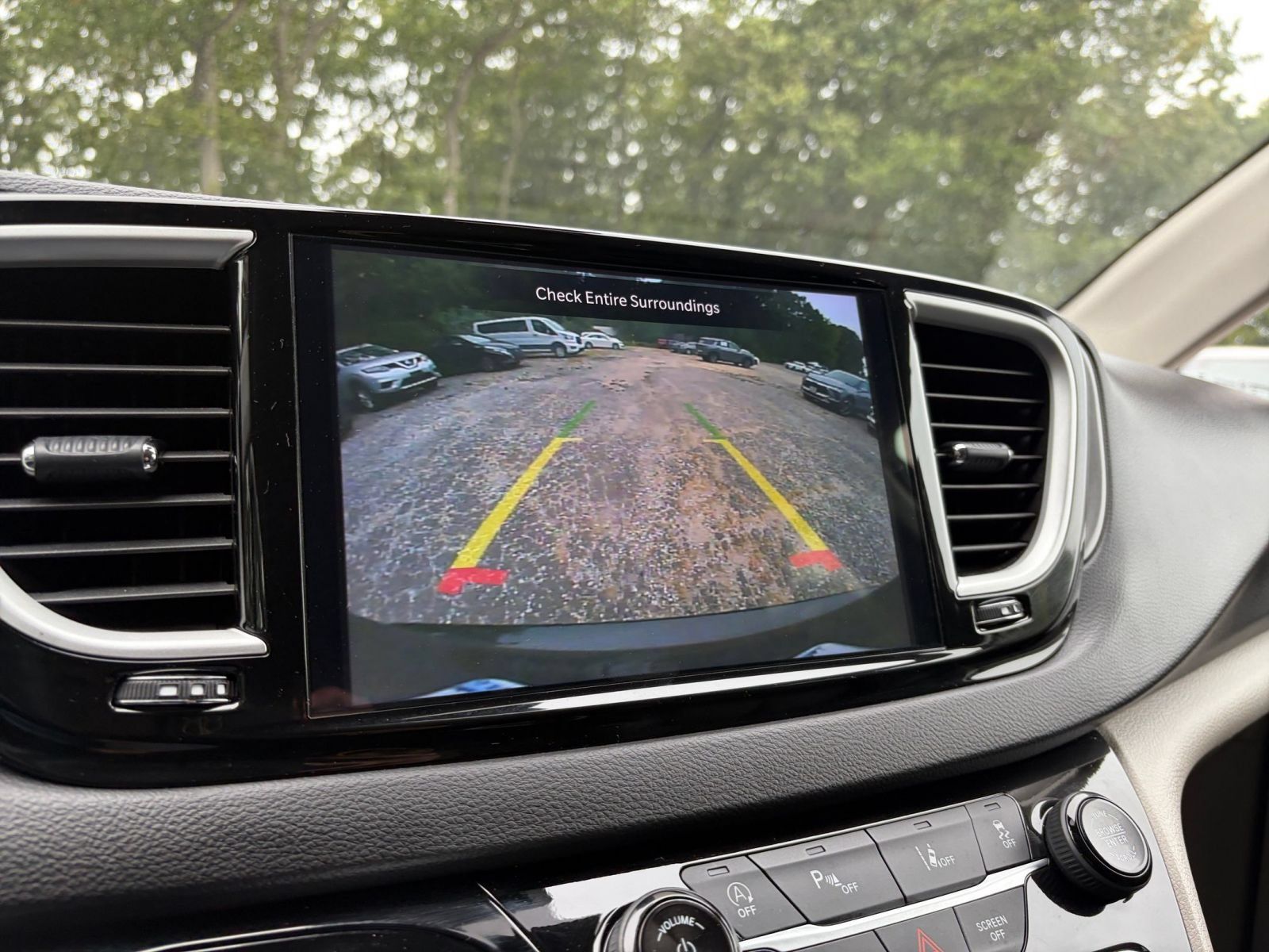 Used 2024 Chrysler Pacifica Touring-L FWD image 24