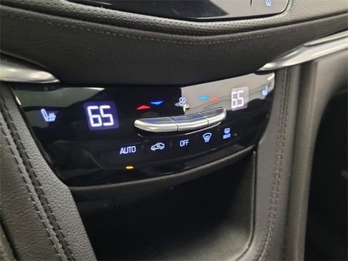 Used 2023 Cadillac XT6 Luxury image 22