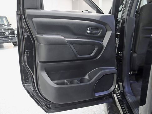 Used 2018 Nissan Titan SV w/ SV Convenience Package image 29