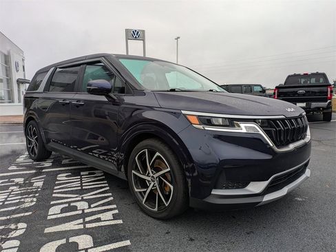 Used 2024 Kia Carnival LX image 3