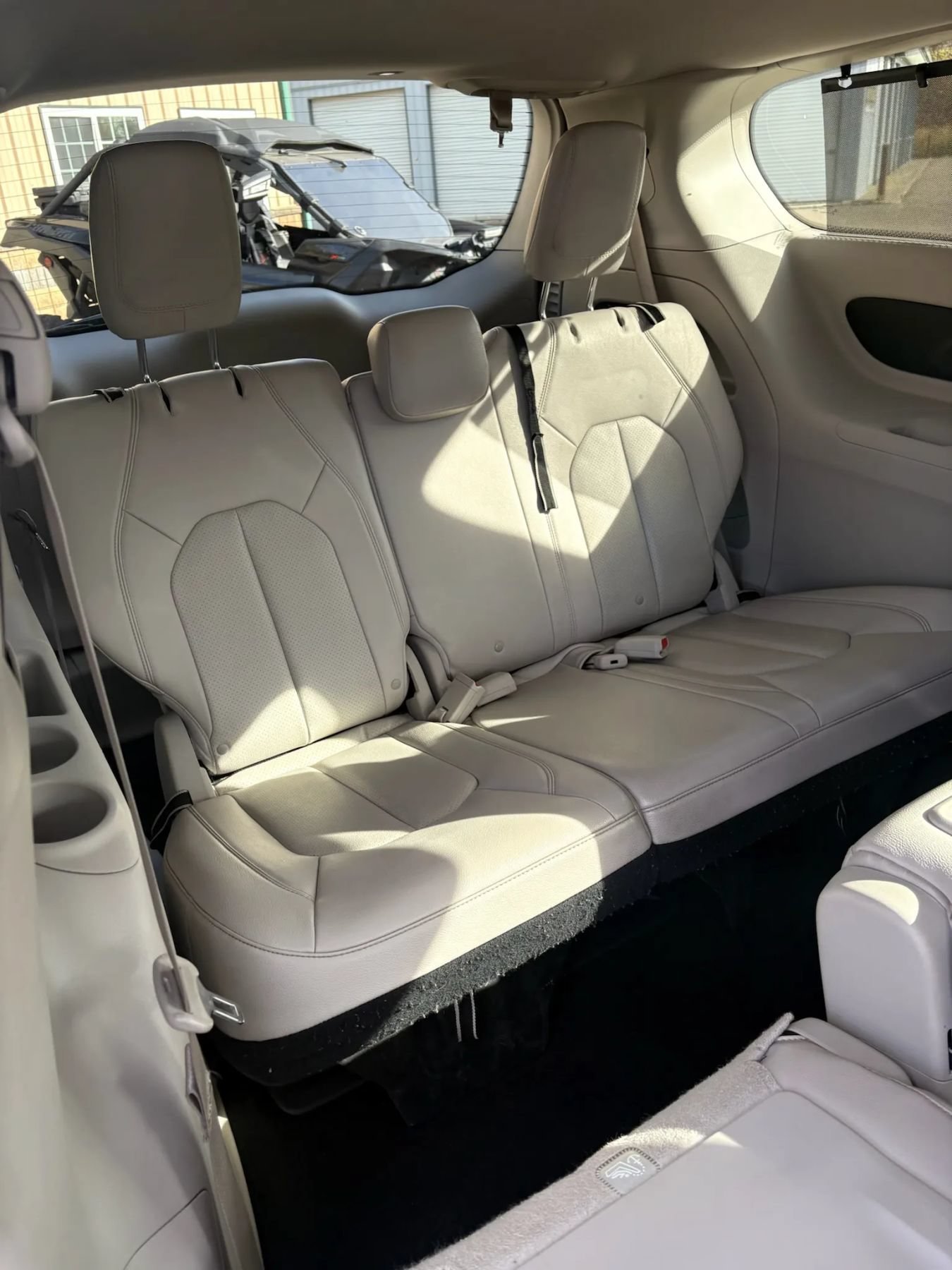 Used 2018 Chrysler Pacifica Touring-L FWD image 36
