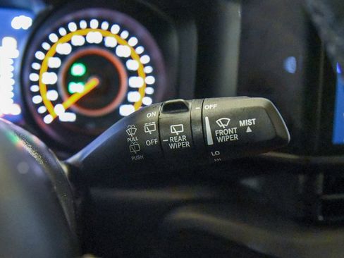 Used 2025 Jeep Wrangler Unlimited Rubicon w/ Technology Group image 27