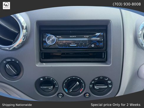 Used 2005 Ford Expedition XLT AWD/4WD image 30