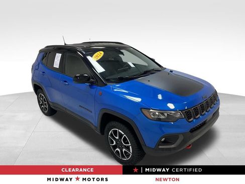 Used 2024 Jeep Compass Trailhawk AWD/4WD image 1