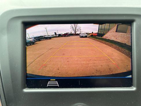 Used 2020 Chevrolet Equinox LT image 18