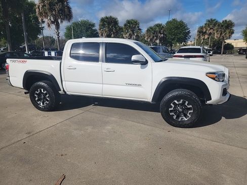 Used 2023 Toyota Tacoma TRD Off-Road image 2