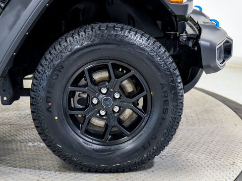Used 2024 Jeep Wrangler Unlimited AWD/4WD image 15
