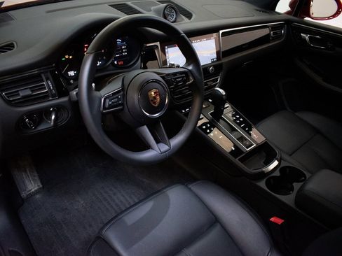 Certified 2025 Porsche Macan image 20