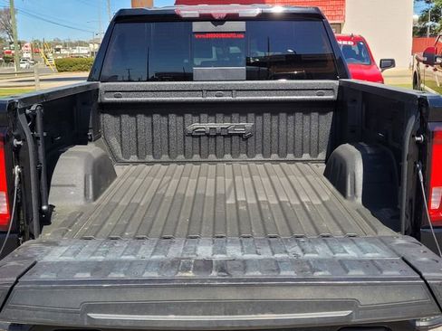 Used 2022 GMC Sierra 1500 AT4 w/ AT4 Premium Package image 9