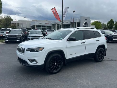 Used 2019 Jeep Cherokee Latitude w/ Popular Appearance Group AWD/4WD image 1