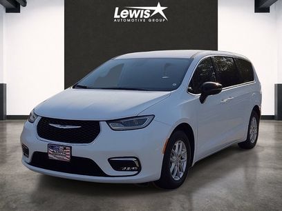 Used 2024 Chrysler Pacifica Touring-L