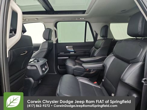 Used 2025 Ford Expedition Max Platinum AWD/4WD image 24