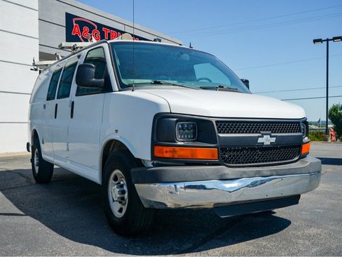 Used 2014 Chevrolet Express 2500 image 3