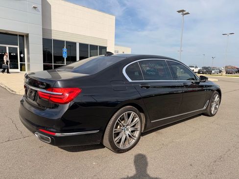 Used 2018 BMW 750i xDrive image 7