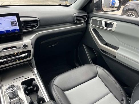 Certified 2022 Ford Explorer XLT w/ Equipment Group 202A image 16