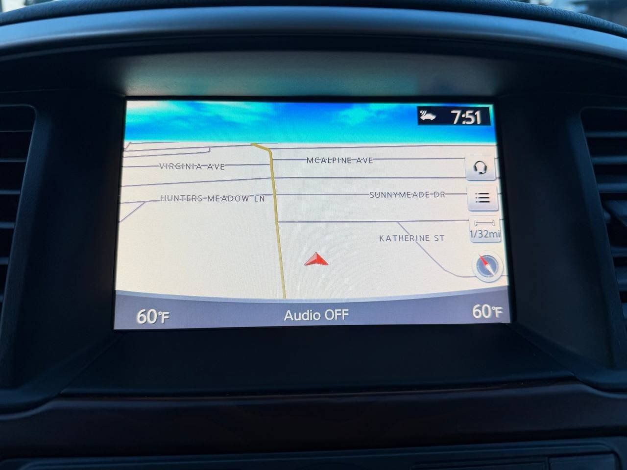 Used 2017 Nissan Pathfinder SL FWD image 31