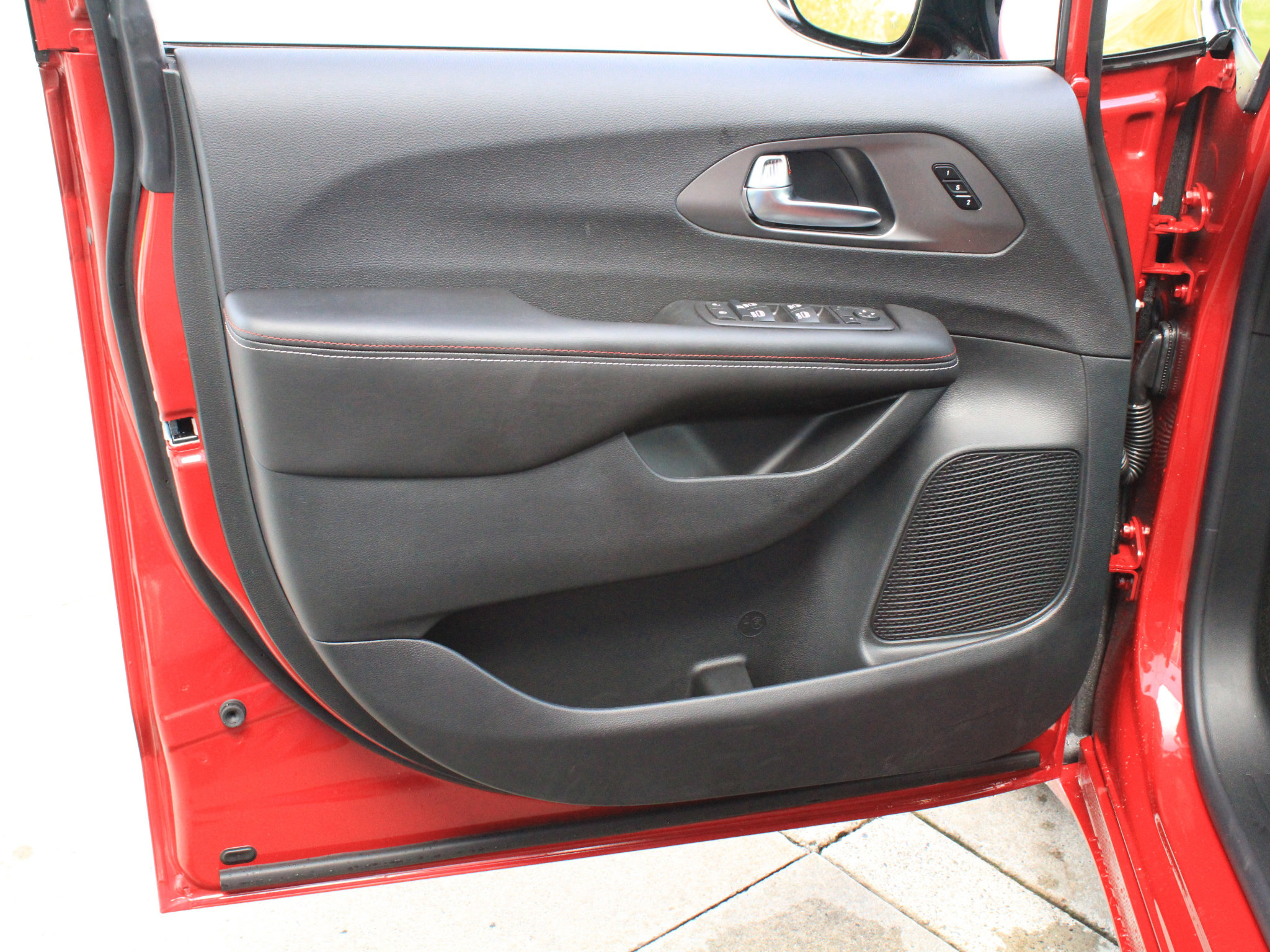 New 2027 Chrysler Pacifica Select FWD image 9