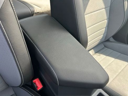 Used 2025 Volkswagen Jetta SE w/ Sunroof Package image 28