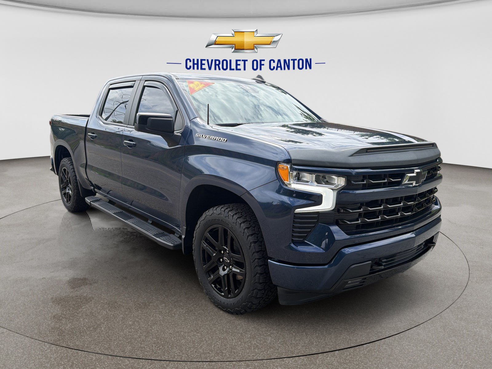 Used 2022 Chevrolet Silverado 1500 RST AWD/4WD image 3