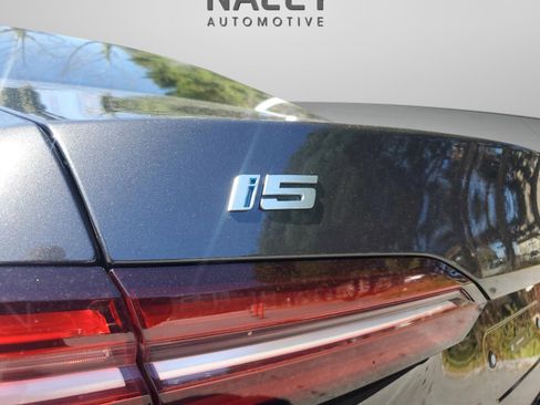 Used 2025 BMW i5 eDrive40i w/ Premium Package image 31