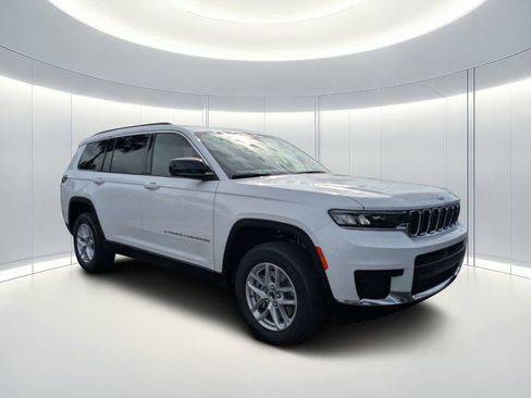 New 2026 Jeep Grand Cherokee L Laredo AWD/4WD image 1