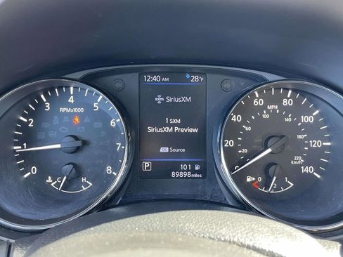 Used 2018 Nissan Rogue SV image 24