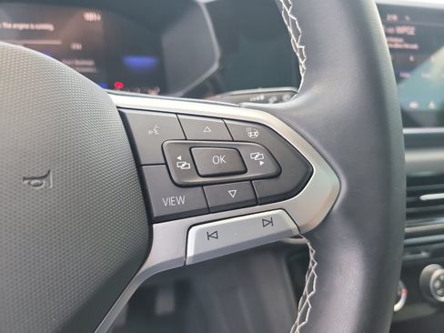 Used 2023 Volkswagen Taos SE w/ Panoramic Sunroof Package FWD image 29