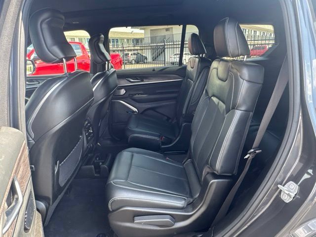 Used 2021 Jeep Grand Cherokee L Overland w/ Luxury Tech Group IV AWD/4WD image 22