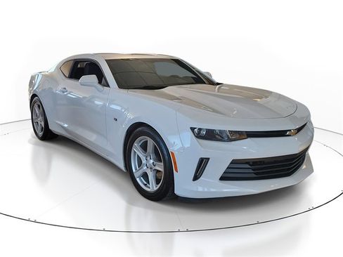 Used 2018 Chevrolet Camaro LT image 1