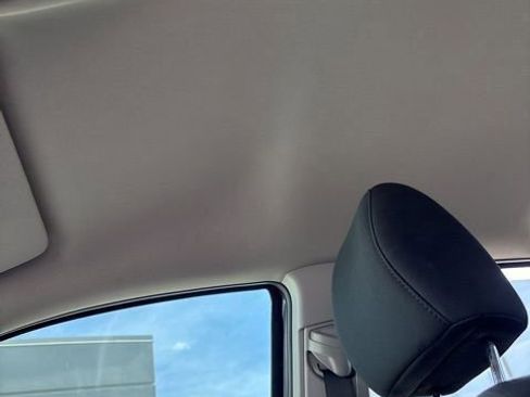 Used 2023 Toyota Tacoma SR5 w/ Technology Package image 5