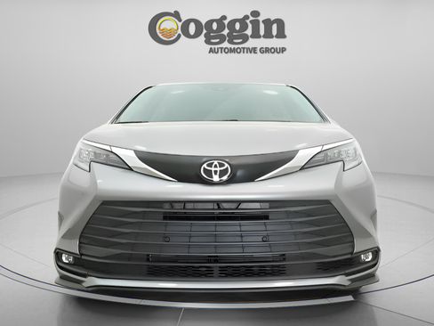 New 2026 Toyota Sienna XLE FWD image 29