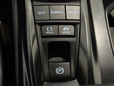 Used 2025 Toyota Camry SE image 17