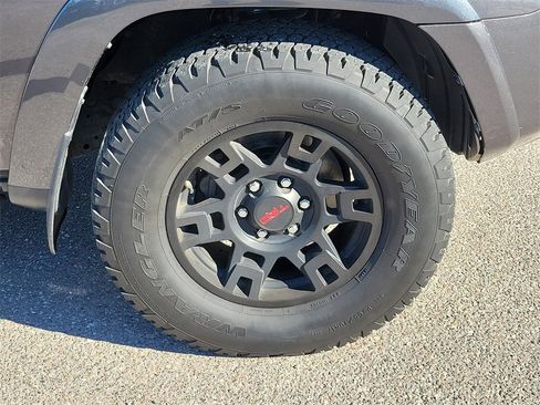 Used 2018 Toyota 4Runner SR5 image 7