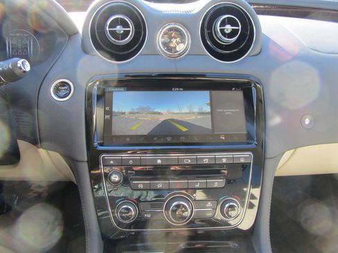 Used 2018 Jaguar XJ L Portfolio image 15