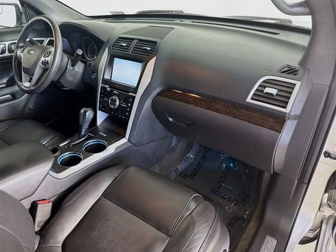 Used 2014 Ford Explorer Limited image 28