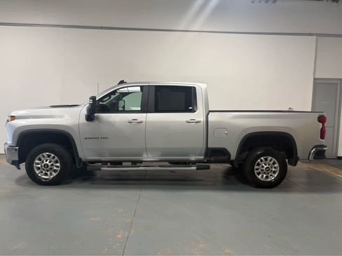 Used 2021 Chevrolet Silverado 2500 LT w/ Fleet Comfort Package AWD/4WD image 2