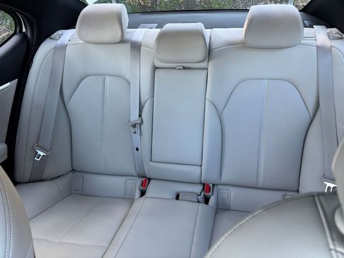 Used 2025 Genesis G70 2.5T image 38