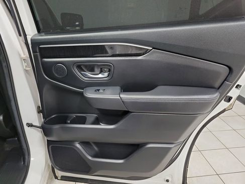 Used 2023 Honda Pilot Elite image 18