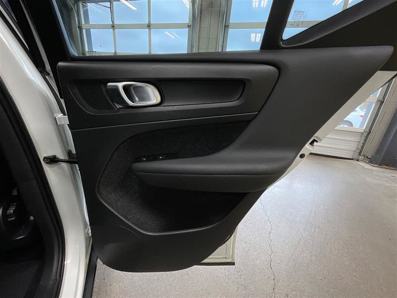 Used 2021 Volvo XC40 T4 Momentum FWD image 24