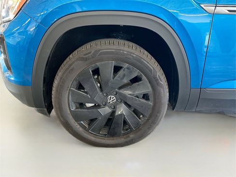 Used 2024 Volkswagen Atlas Cross Sport SE w/ Panoramic Sunroof Package image 31