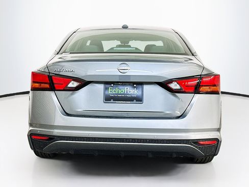 Used 2025 Nissan Altima 2.5 SV image 7