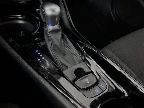 Used 2019 Toyota C-HR XLE FWD image 17