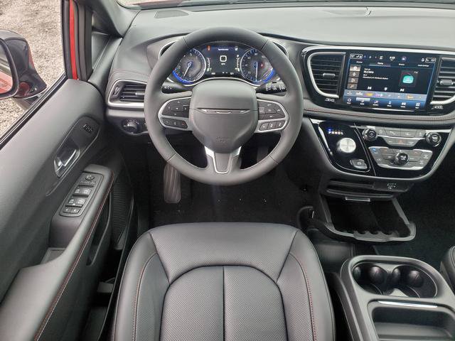 New 2027 Chrysler Pacifica Select FWD image 9