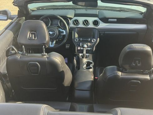 Used 2018 Ford Mustang Premium RWD image 9