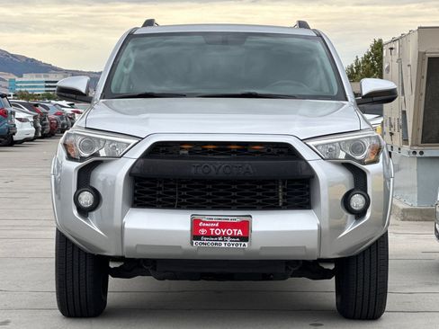 Used 2019 Toyota 4Runner SR5 AWD/4WD image 6