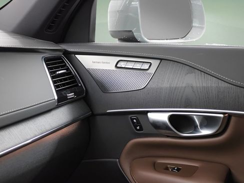 Certified 2024 Volvo XC90 B6 Ultimate w/ Protection Package Premier AWD/4WD image 43