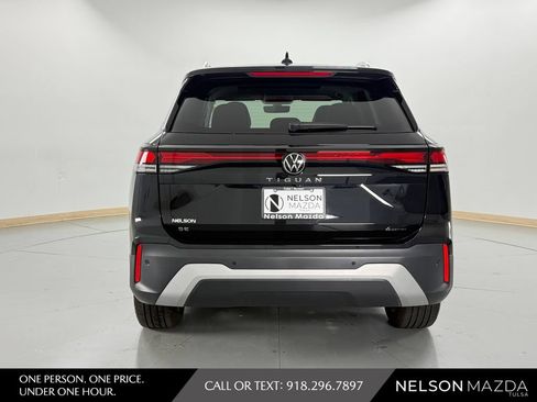 Used 2025 Volkswagen Tiguan SE AWD/4WD image 7