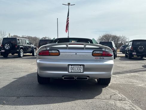 Used 2002 Chevrolet Camaro Z28 w/ SS Performance/Appearance Pkg RWD image 37