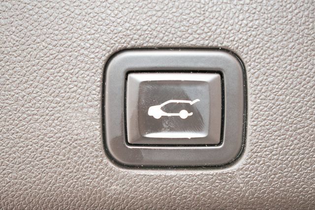 Used 2021 GMC Yukon XL SLT w/ SLT Luxury Plus Package RWD image 17
